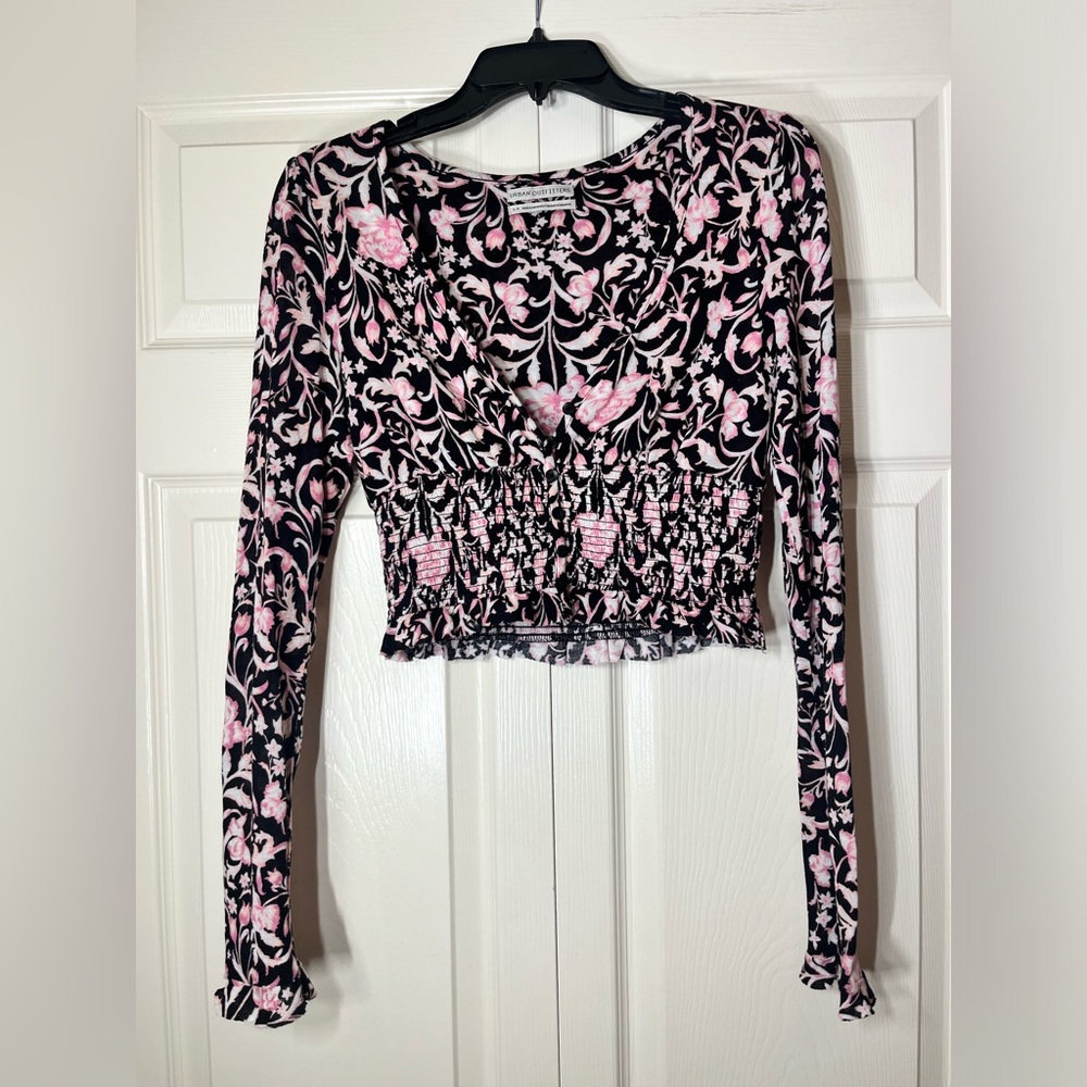 Urban Outfitters Cropped Top Womens
Black Pink Long Sleeve Smocked V-Neck